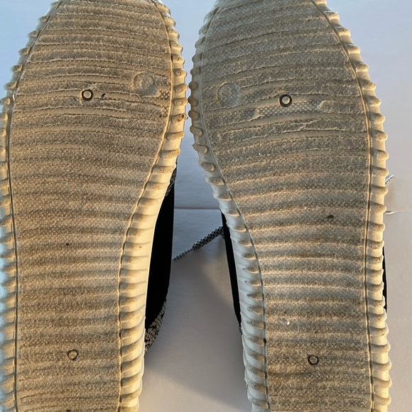 Madden Jettt Size 8.5. Black/ White Sneaker - Picture 3 of 8